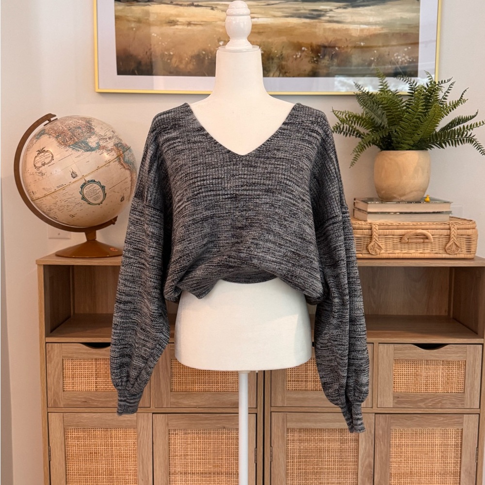 Gorgeous free people cropped sweater with bell
Sleeves